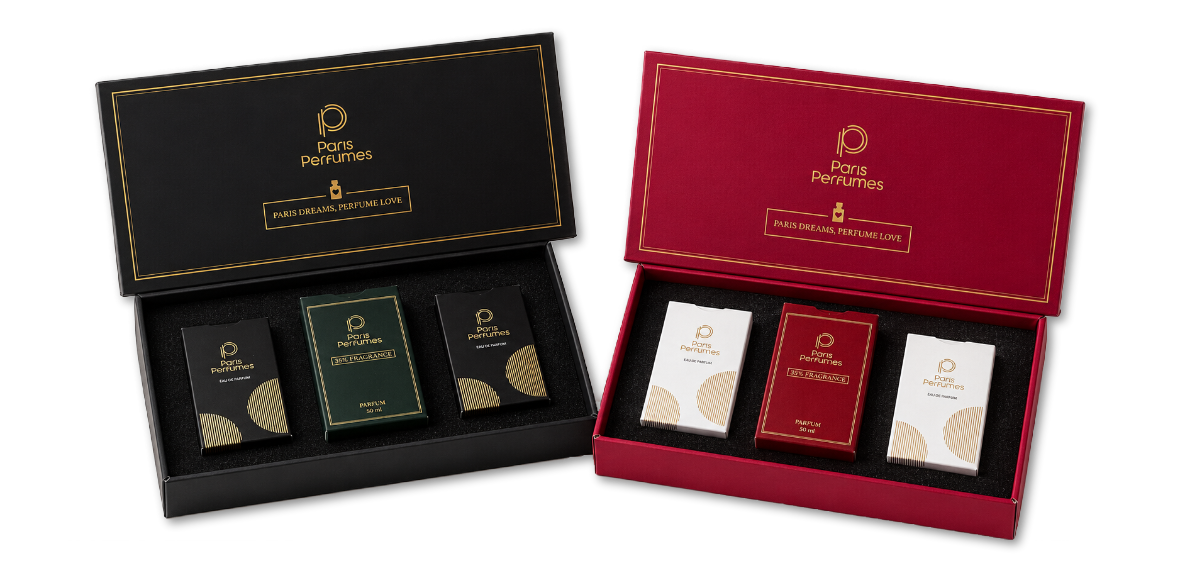 Dwa otwarte pudełka prezentowe Paris Perfumes, czarne i bordowe, każde z trzema flakonami